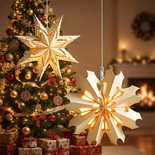 Paperitähdet roikkumassa joulukuusen edessä valoineen ja lahjoineen